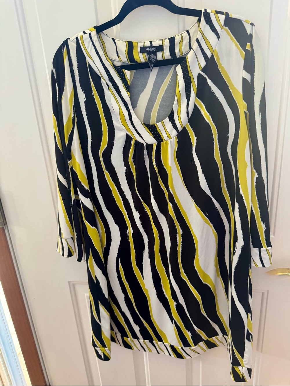 Alfani Black White Olive Abstract Keyhole Blouse